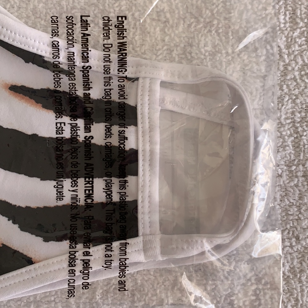 Fabletics Face Mask - Picture 5 of 8